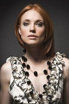Jenna Dover interpreta Johanna