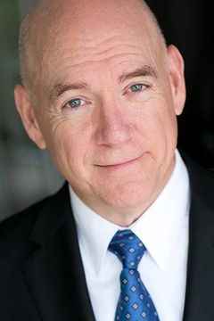 Tim Powell interpreta DEA Snell