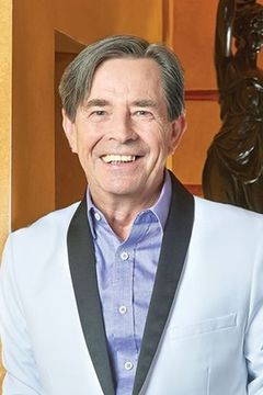 John Paul Young interpreta Mr. Hickey