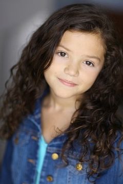 Jaynee-Lynne Kinchen interpreta Anna