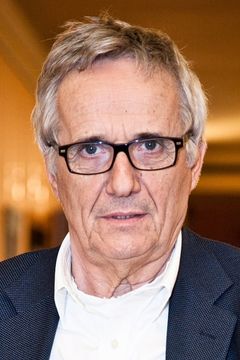 Marco Bellocchio interpreta Self