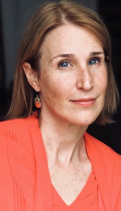 Amy Shindler interpreta Charlotte Fox