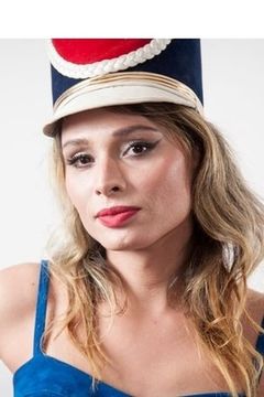Renata Bastos interpreta Travesti no ônibus