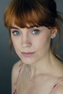 Catriona Toop interpreta Baroness Clara Jensen