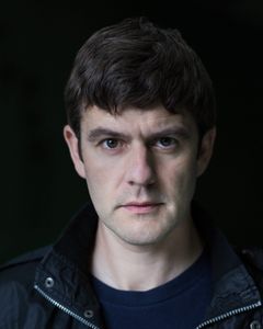 Mark Rice-Oxley interpreta George Harrison