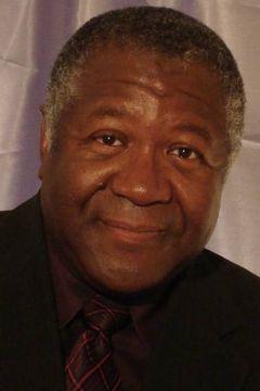 Alvin Sanders interpreta Pop Tate