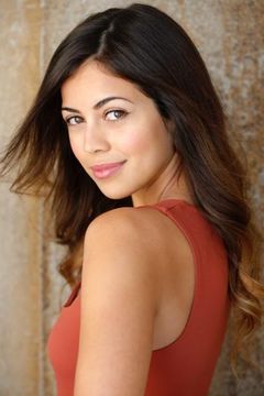 Angelique Rivera interpreta Terry Alvarado