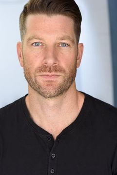 John William Wright interpreta Evan