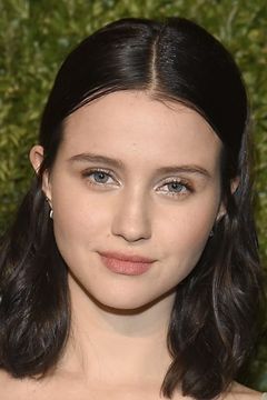 Julia Goldani Telles interpreta Iris Stanton