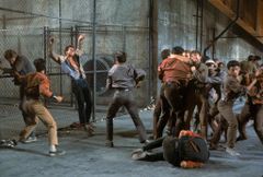 Robert Banas interpreta Chimney Sweep (uncredited)