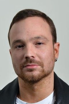 Aleksey Chadov interpreta Oleg