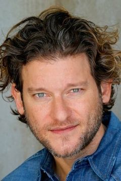Joshua Dov interpreta Dalton Levay