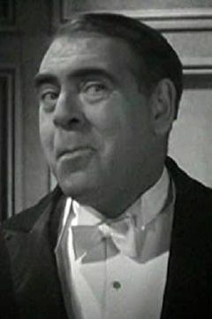 Jack Barty interpreta Jitters the butler