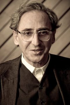 Franco Battiato interpreta Guilio Fontana, the Father