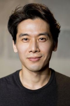 Hugh Tran interpreta Asian Boy