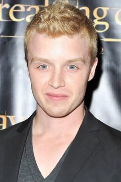 Noel Fisher interpreta Mickey Milkovich