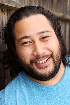 Cooper Andrews interpreta Victor Vasquez