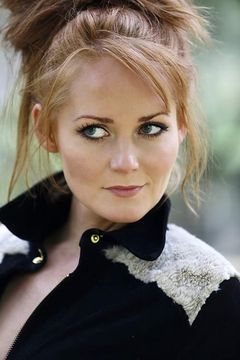 Ágústa Eva Erlendsdóttir interpreta Young Icelandic Woman