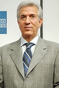 Charles A. Gargano interpreta Announcer At Golf Range