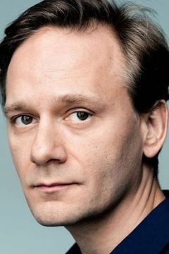 Matthias Lier interpreta Hermann