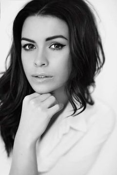 Caroline Royce interpreta USO Dancer