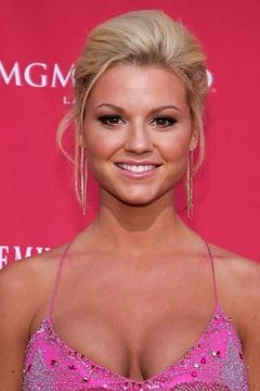 Katrina Elam interpreta Bobbie Thomas