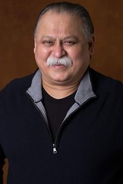 Deepak Anand interpreta Mad Dog