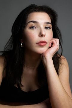 Julia Heveus interpreta Alexandra
