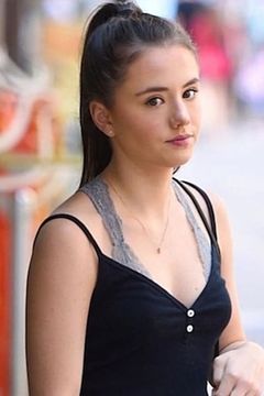 Lily Mo Sheen interpreta Addy