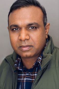 Jagan Badvel interpreta Indian Father