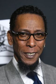 Ron Cephas Jones interpreta William Hill