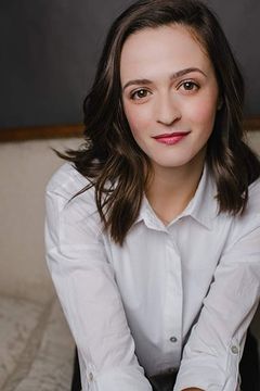 Sarah Corrigan interpreta Dancer and Chorus Performer