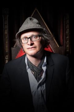 Simon Munnery interpreta Jem Mace