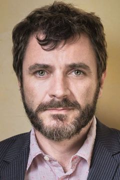 Alex Brendemühl interpreta Josef Mengele