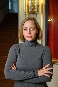 Sophie Borchhardt interpreta Anna Lang