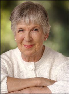 Pamela Mant interpreta Nun