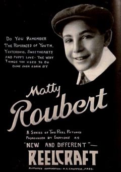 Matty Roubert interpreta Page Boy Paging Mr. Arden (uncredited)