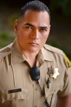 Rigo Obezo interpreta Arresting Officer #1