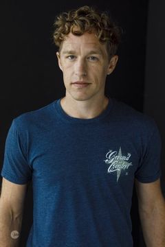 T. Ryan Mooney interpreta Teenage Boy