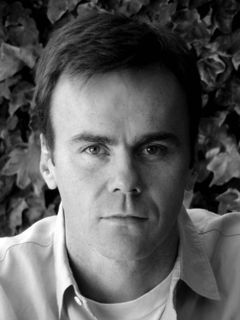 Patrick Toomey interpreta Léonard