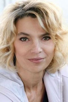 Isabelle Linnartz interpreta Genuflessa