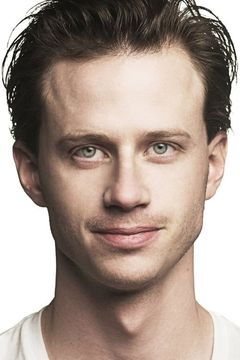 Sid Phoenix interpreta Cpl. Jones