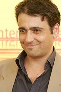 Eugenio Cappuccio interpreta Walter