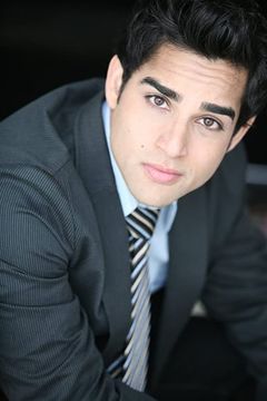 Paras Patel interpreta Man
