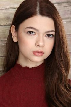 Nikki Hahn interpreta Emily Cooper