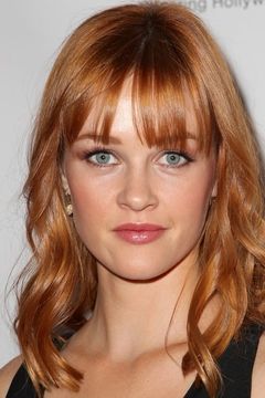 Ambyr Childers interpreta Candace Stone