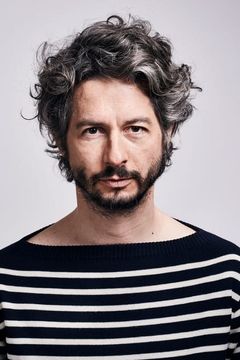 Nicolas Ronchi interpreta Journaliste 1 boutique YSL