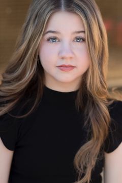Stella Allen interpreta Sydney