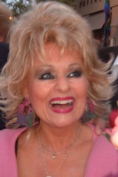 Tammy Faye Bakker interpreta Self (archive footage) (uncredited)