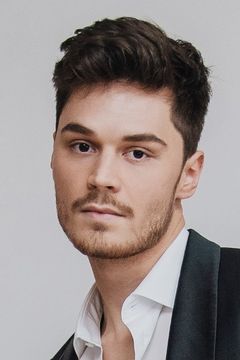 Christoph Hofmann interpreta Valet (uncredited)